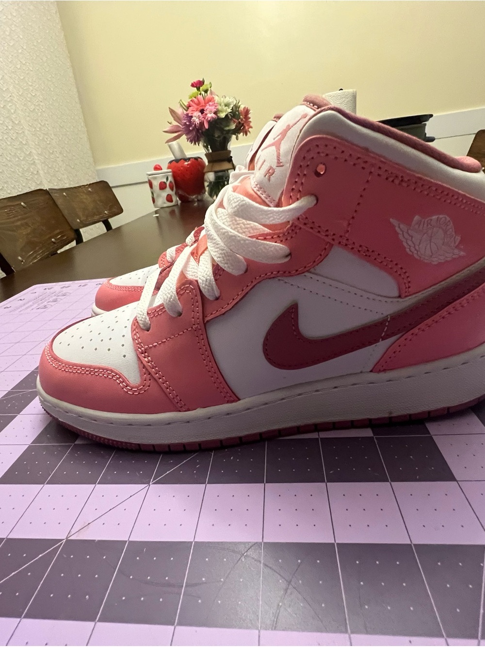 Nike 5Y Air Jordan 1 Mid GS Valentine’s Day 2023 Pink White Shoes DQ8423-616 - Picture 6 of 9